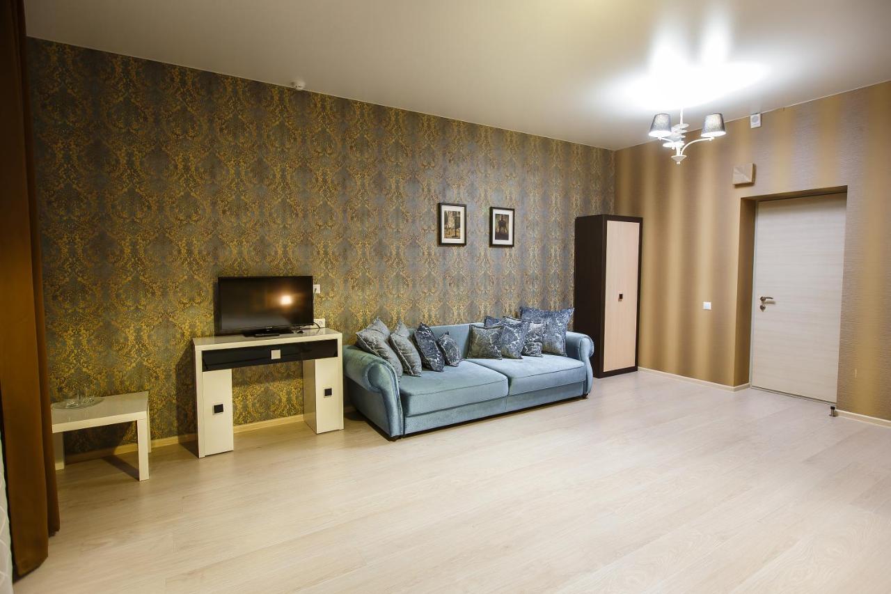 Lazar Hotel Baranavitsjy Buitenkant foto