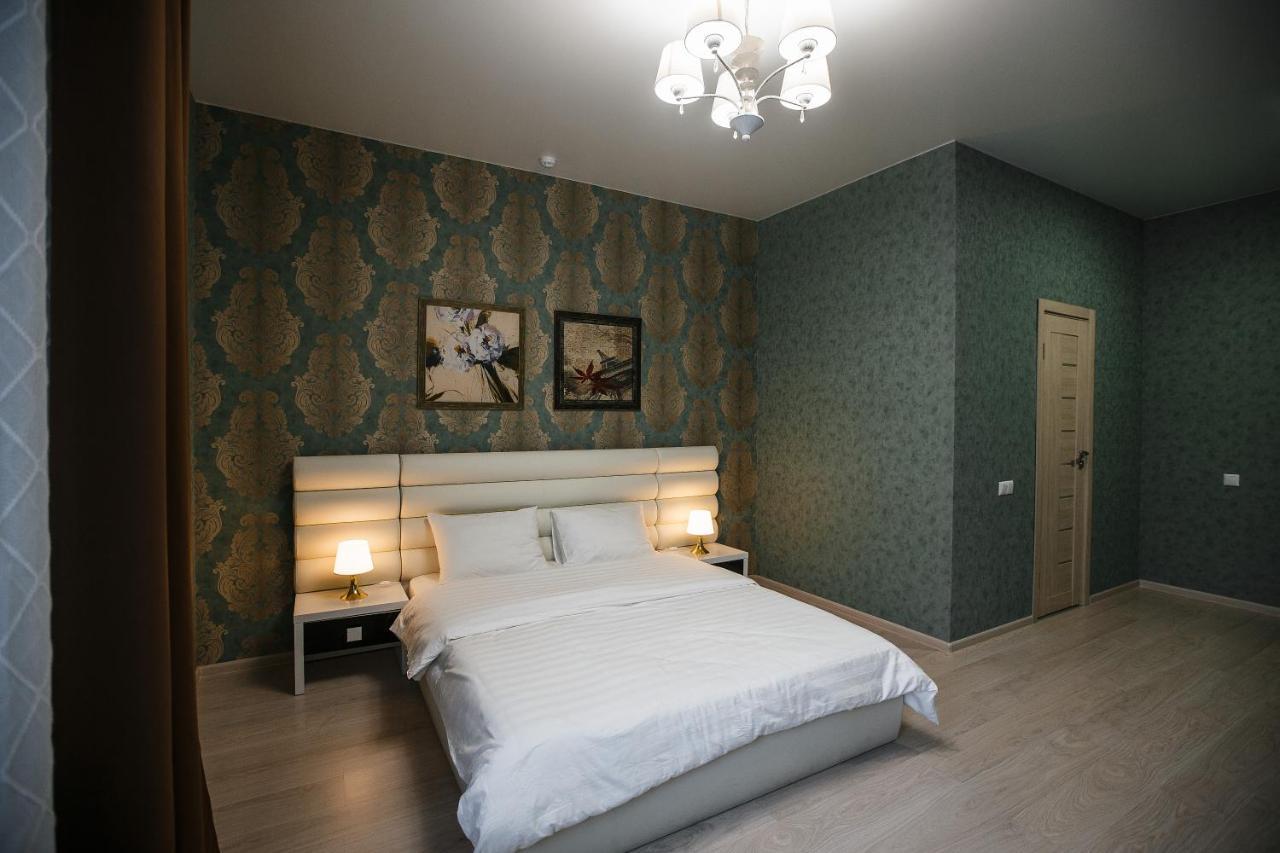 Lazar Hotel Baranavitsjy Buitenkant foto