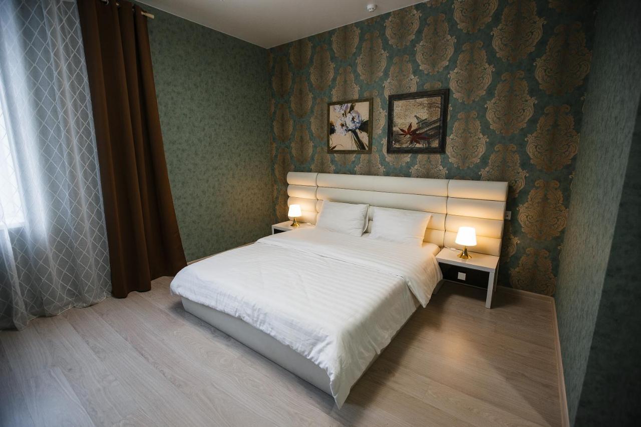 Lazar Hotel Baranavitsjy Buitenkant foto