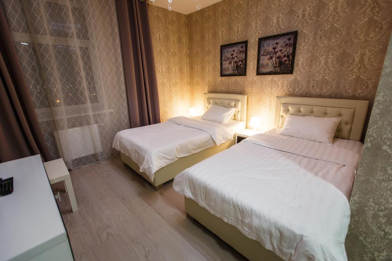 Lazar Hotel Baranavitsjy Buitenkant foto